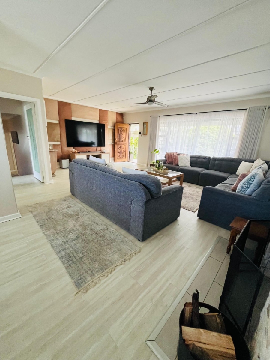 6 Bedroom Property for Sale in Gonubie Eastern Cape